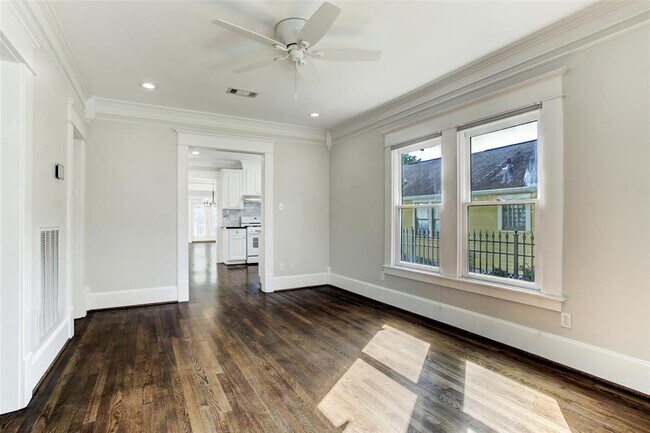 Building Photo - 1124 E 16th St