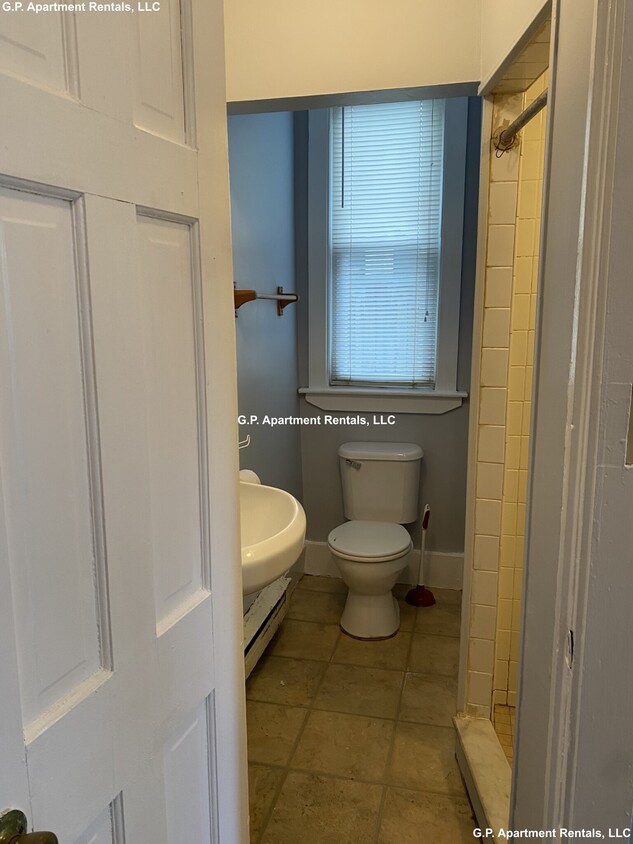 Building Photo - 35 Otis St