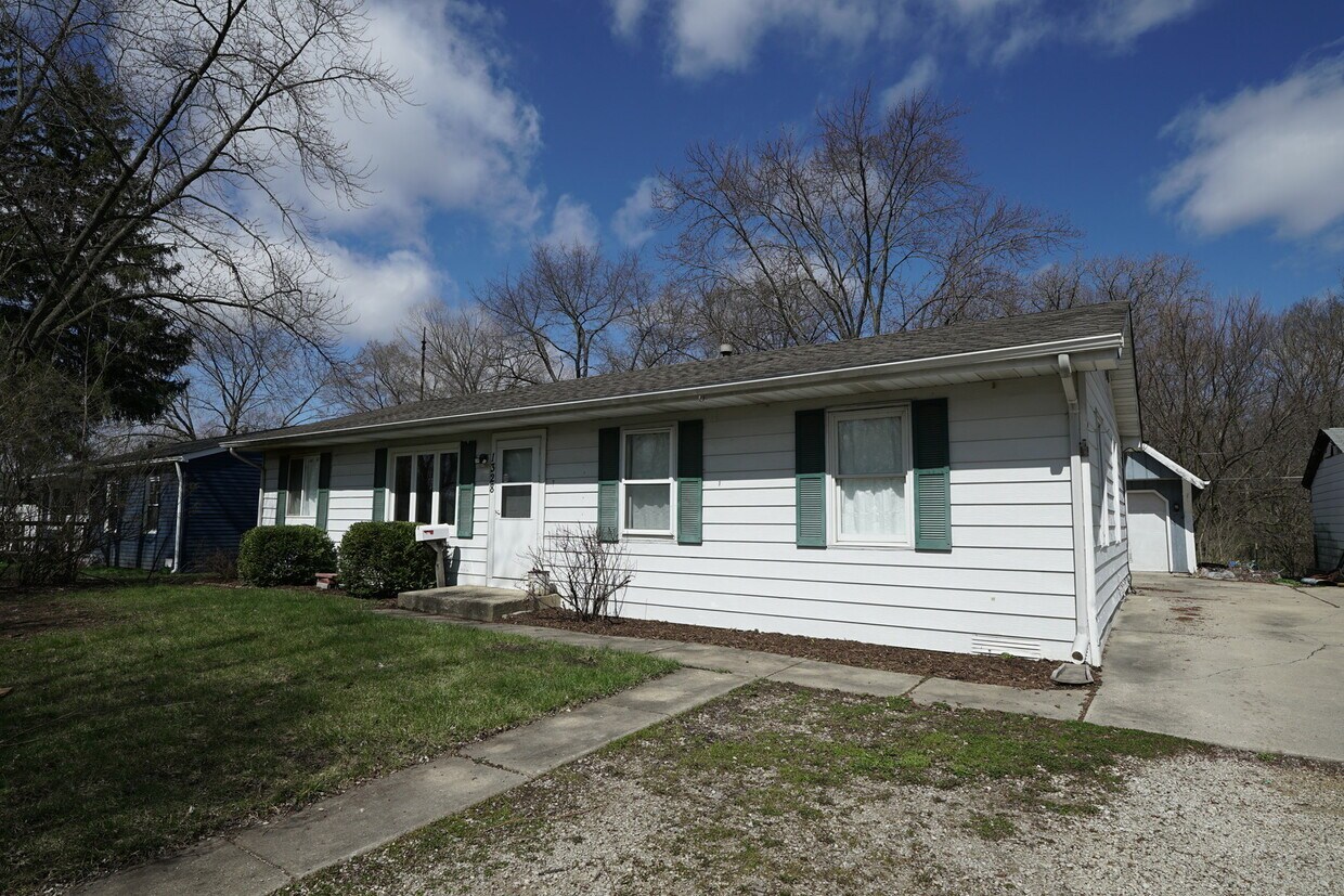 Primary Photo - 1328 Mc Cameron Ave