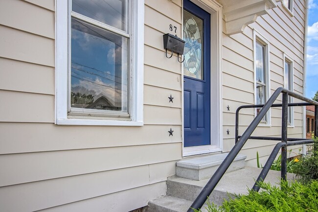 1st floor unit - 87 W Waterloo St