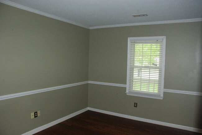 Foto del edificio - 3 Bedroom, 2.5 bath house in Newport News-Bernard Village