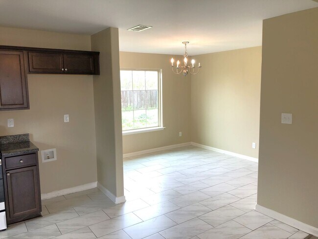 Foto del edificio - 1126 River Wood Creek W
