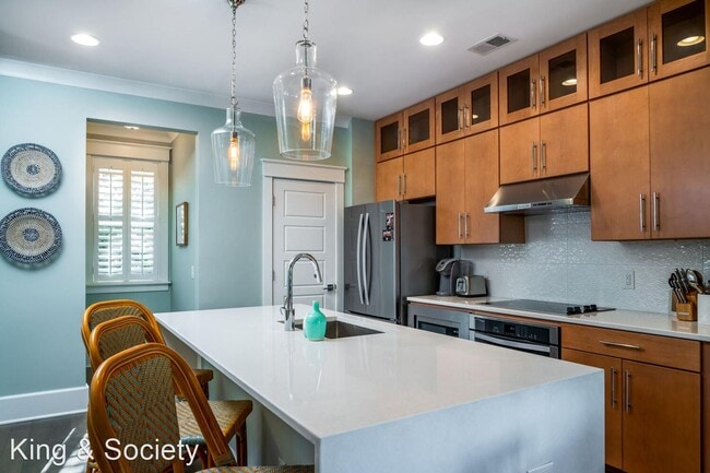Building Photo - 3 br, 3.5 bath House - 982 Key Colony Court