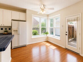 Building Photo - 223 Wild Oak Run