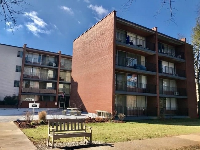 Building Photo - 446 Hoodridge Dr
