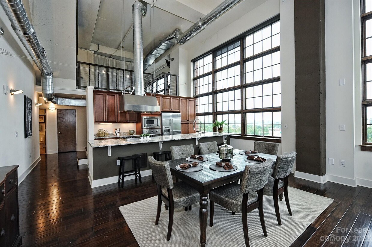 Foto principal - 715 N Graham St