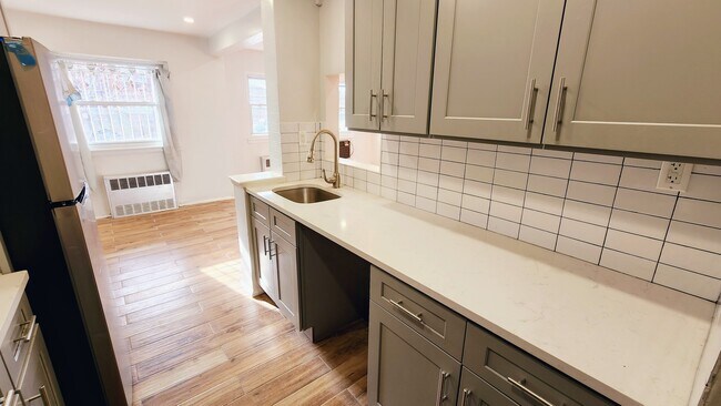 Building Photo - 1305 E 83rd St