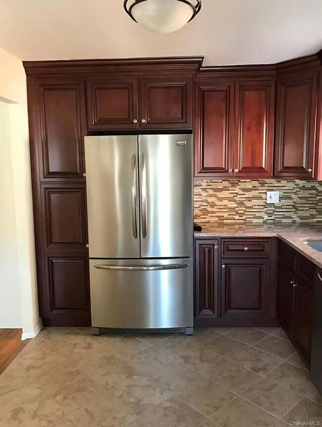 Foto del edificio - 36-30 166th St