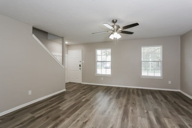 Building Photo - 2431 Fox River Ln