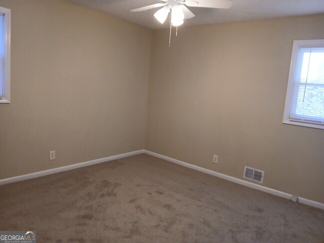 Foto del edificio - 8247 Spillers Dr SW