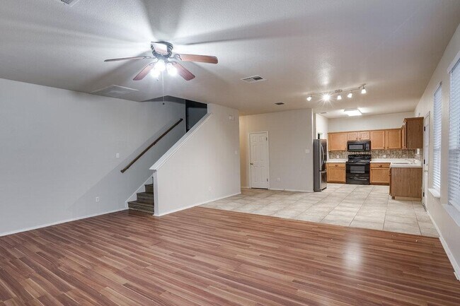 Foto del edificio - 201 Creek Ledge Dr