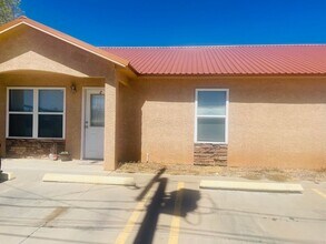 Building Photo - 412 W University Dr