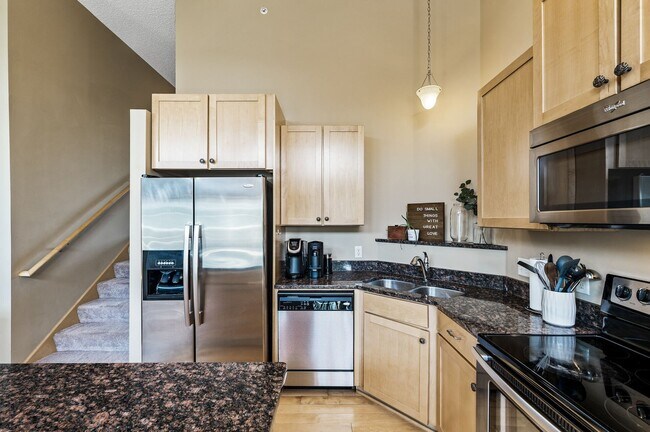 Foto del edificio - Spacious 3-Bedroom Townhome in Prime Savage/Prior Lake Location