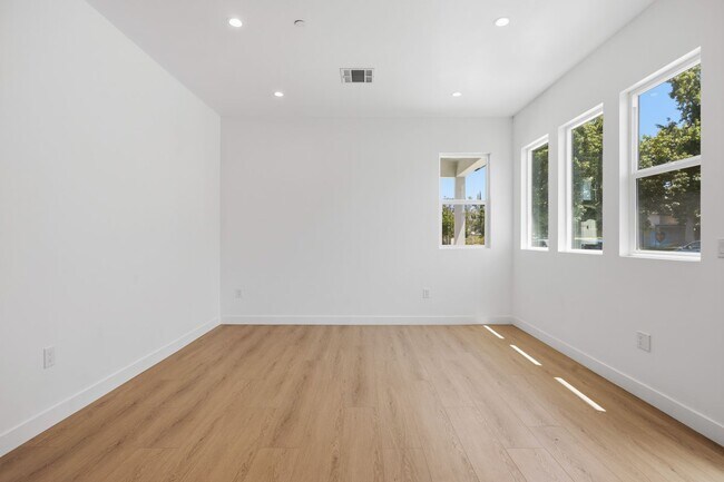 Foto del edificio - 7647 Melvin Ave