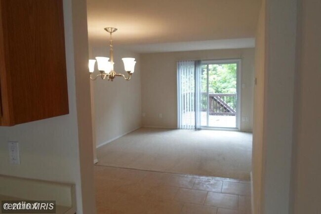 Building Photo - 4 br, 3.5 bath Townhome - 9296 Lapwing Court