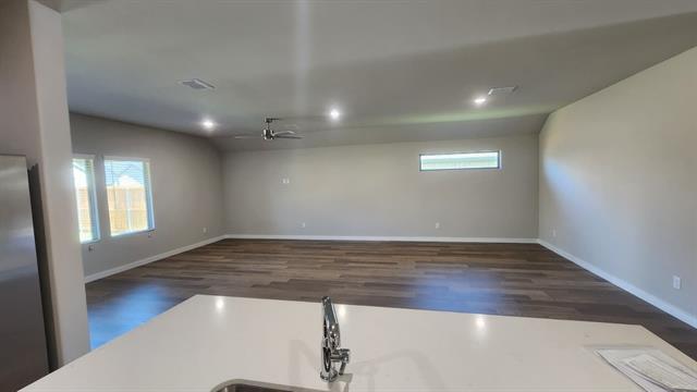 Foto del edificio - 920 Rosemary Hl Dr