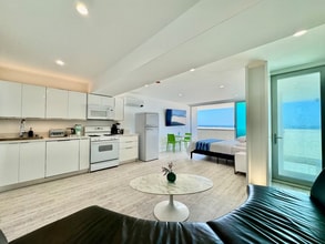 Building Photo - 1421 E Seal Way