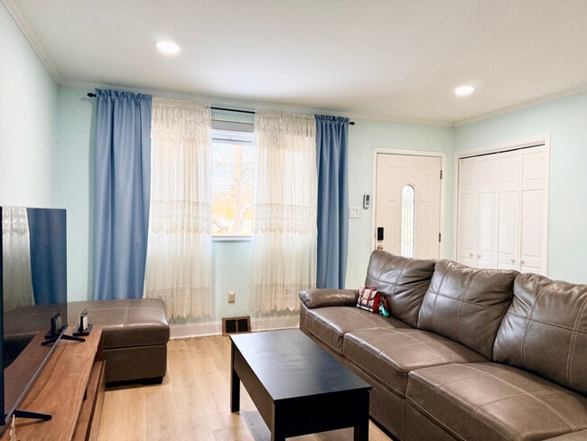 Photo - 613 Williams Terrace House