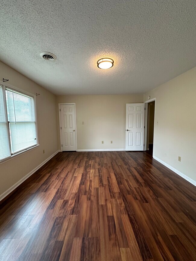 Foto del edificio - 312 Edmond Dr