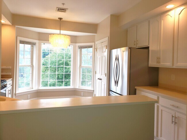 Building Photo - 10 Hayestown Rd