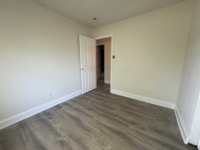 Foto del edificio - 3527 Cotillion Dr