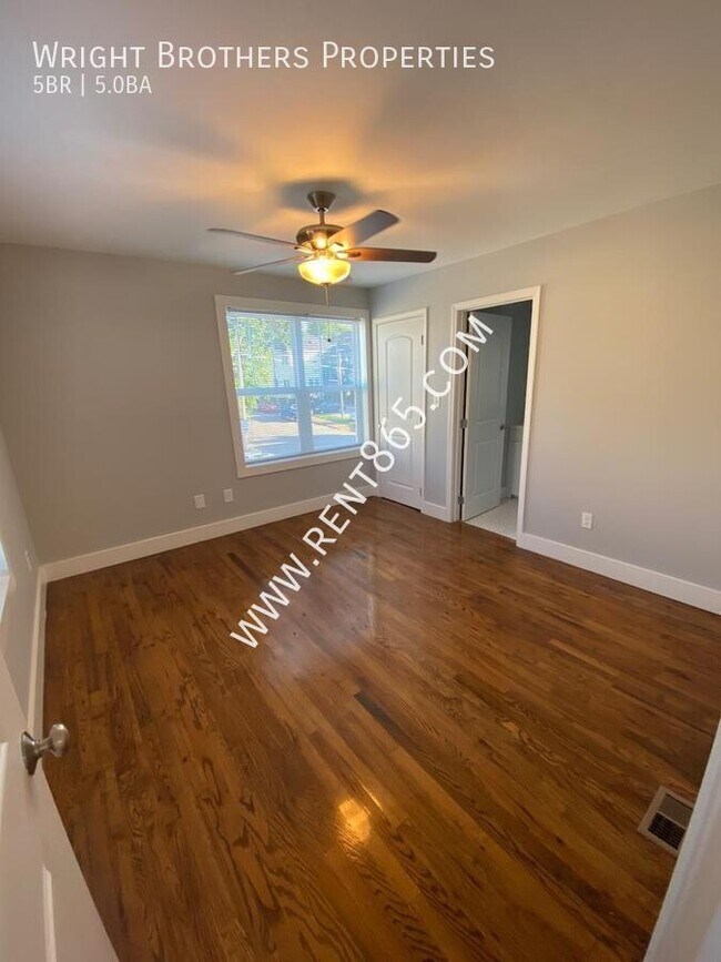 Foto del edificio - 1418 Forest Ave