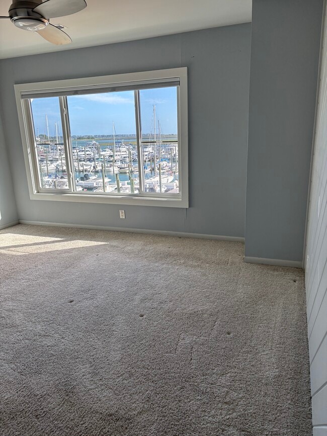 Building Photo - 350 Causeway Dr