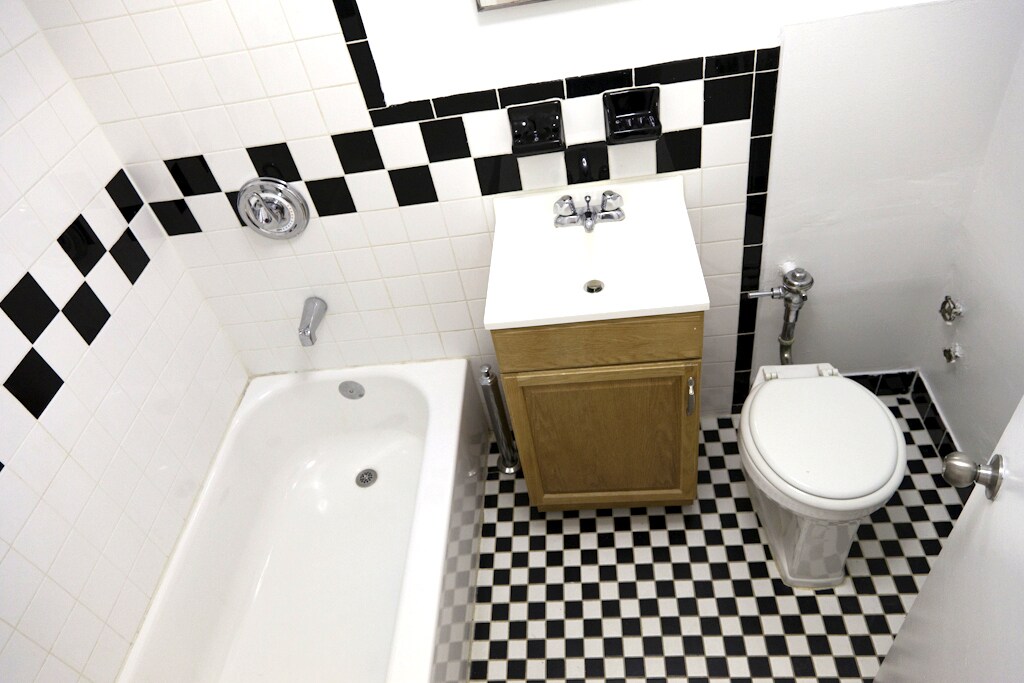 Building Photo - 411 W 54th St