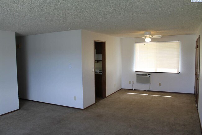 Building Photo - 1105 W 29th Ave