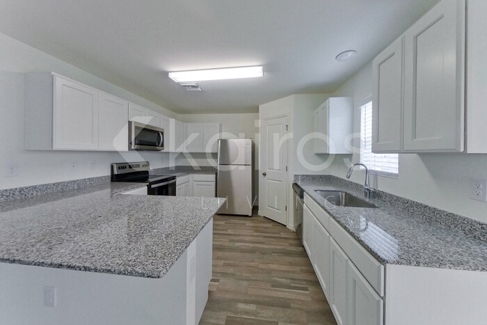 Building Photo - 4204 East 5th Street