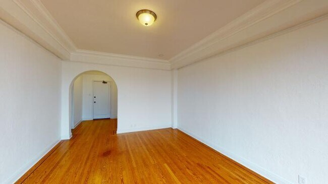Building Photo - bedroom in San Francisco CA 94117