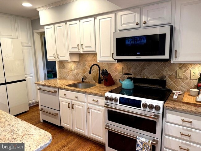 Building Photo - 6203 Franconia Forest Ct