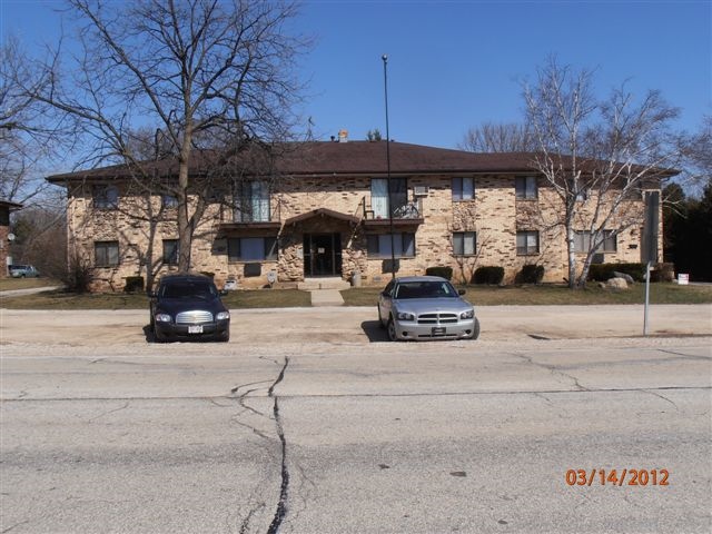 Building Photo - 10450 W Fond du Lac Ave