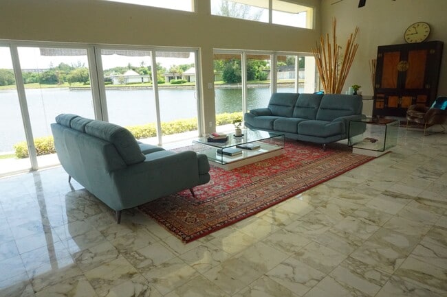 Building Photo - 4511 King Palm Dr