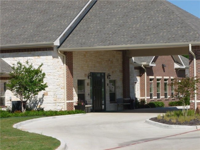 Building Photo - 301 Elk Dr