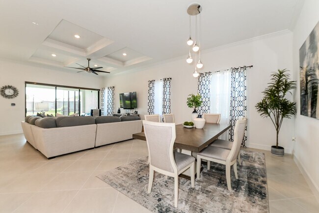 Foto del edificio - Luxury Turnkey 3BR + Den / 3BA Pool Home in Greyhawk at Golf Club of the Everglades