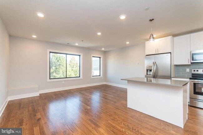 Building Photo - 812 N Uber St