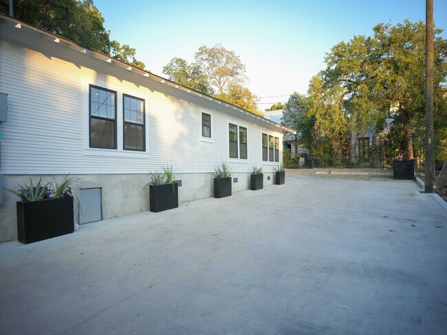 Foto del edificio - 803 Oakland Ave