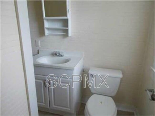 Building Photo - 1920 Calvert St