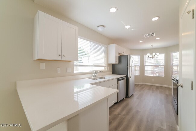 Foto del edificio - 9017 W Cambridge Ave