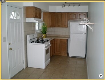 Building Photo - 27 Bowling Green Pl