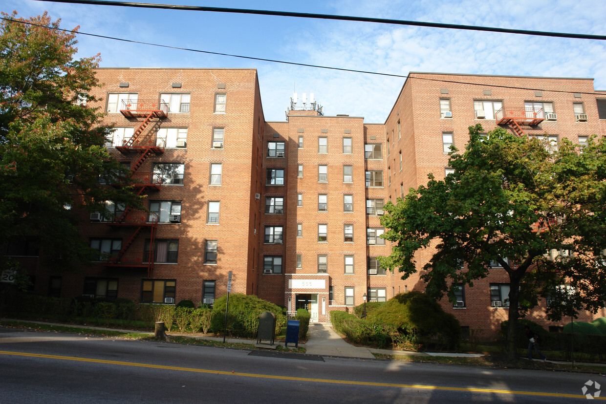 555 McLean Apts. Corp. - Apartments in Yonkers, NY | Apartments.com