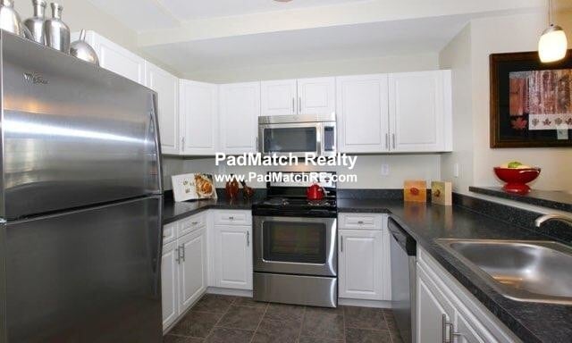 Primary Photo - 2 Cityview Ln