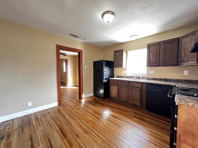 Building Photo - 809 W Morton St