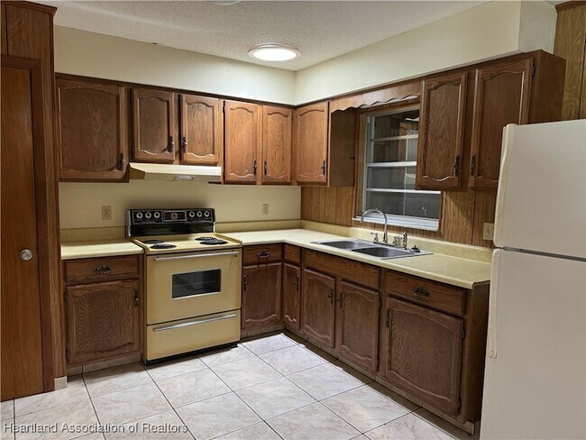 Foto del edificio - 307 N Lake Reedy Blvd