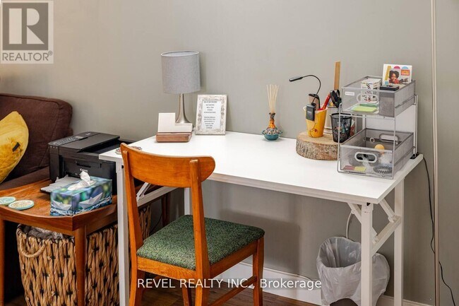 Photo du bâtiment - 16 A Denison BSMT Ave