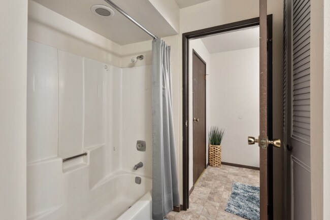 Foto del edificio - 7900 Harwood Ave