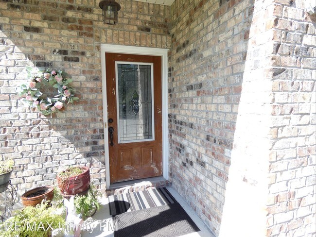 Building Photo - 3 br, 2.5 bath House - 1400 E Scott St