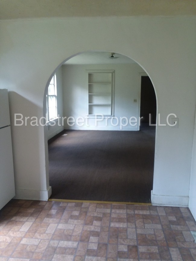 Building Photo - 4022 Young Ave