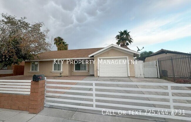 Foto del edificio - SINGLE STORY 4 BEDROOM WITH POOL WITH MODE...
